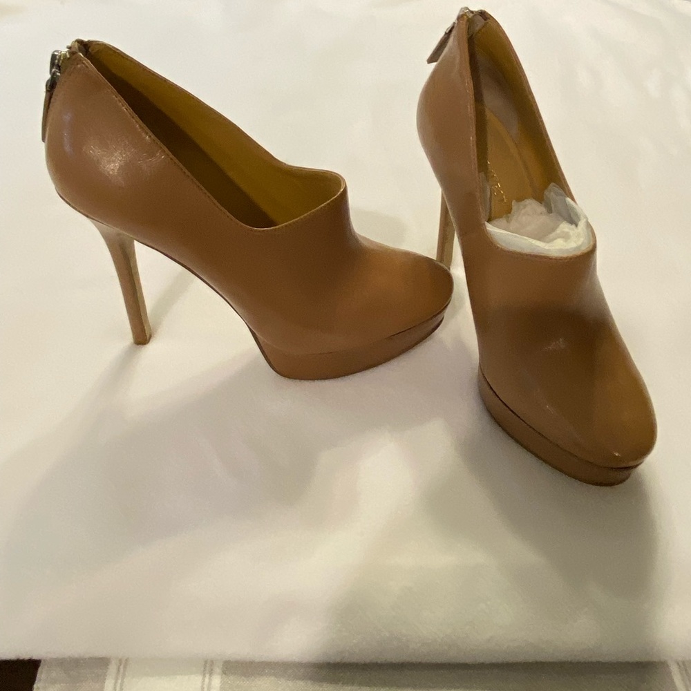 Nine West platform zip back heel